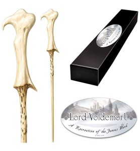 Replica The Noble Collection Harry Potter Lord Voldemort Varita Con Caja Y Placa De Identificacion