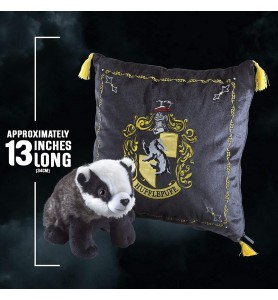 Peluche Pack The Noble Collection Harry Potter Tejon Mascota Hufflepuff + Cojin Hufflepuff