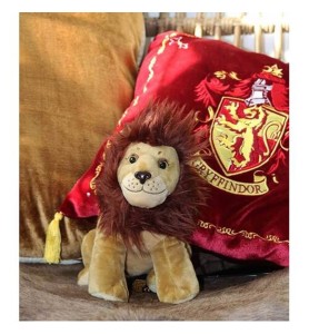 Peluche Pack The Noble Collection Harry Potter Leon Mascota Gryffindor + Cojin Gryffindor