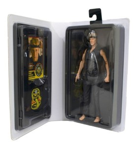 Figura Diamond Select Toys Vhs Cobra Kai Johnny Lawrence San Diego Comic Con Sdcc 2022 Exclusivo