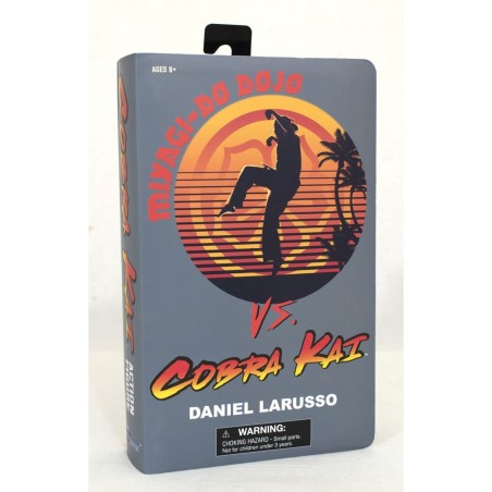 Figura Diamond Select Toys Vhs Cobra Kai Daniel Larusso San Diego Comic Con Sdcc 2022 Exclusivo